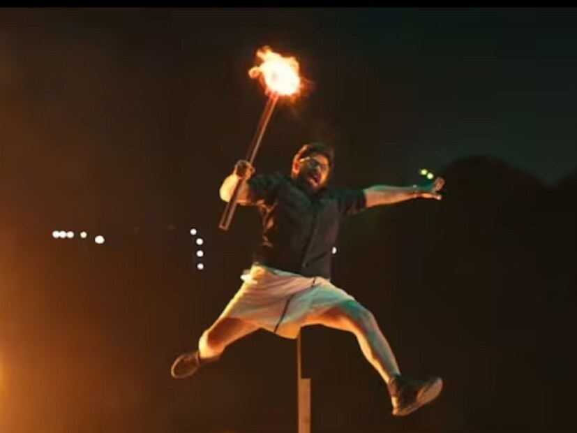 সুপারস্টার ভেঙ্কটেশ দগ্গুবতীর তেলুগু ছবি ‘সংক্রান্তিকি বস্তুনম’ বক্স অফিসে রীতিমতো হইচই ফেলে দিয়েছে। আয়ের নিরিখে এই ছবিটি ইতিহাস গড়েছে। শুধু দেশেই নয়, বিদেশেও বজায় রয়েছে ‘সংক্রান্তিকি বস্তুনম’ ছবির ম্যাজিক। আর এই ছবিই ২০২৫ সালে প্রথম ব্লকবাস্টার ছবির তকমা পেয়েছে। মাত্র তিন সপ্তাহের মধ্যেই এই ফিল্মের কালেকশন ৩০০ কোটি পার করেছে। এই ছবিটি এখনও পর্যন্ত কত টাকা আয় করেছে, সেটাই জেনে নেওয়া যাক। 