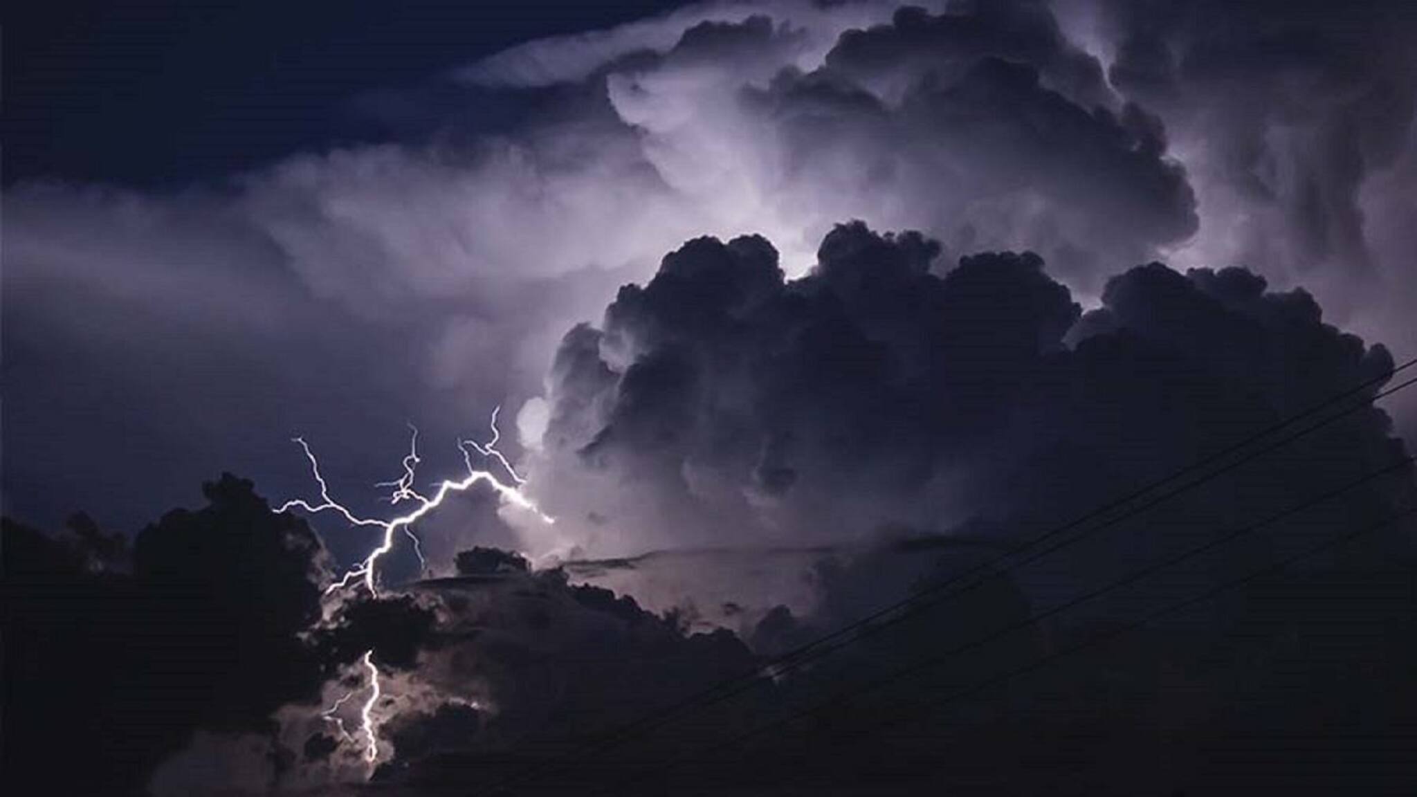 Weather Update: ঝেঁপে আসছে...! মুষলধারে ঝড়-বৃষ্টির তাণ্ডব শুরু, বজ্রপাতে ফালাফালা হবে আকাশ, বিরাট ভোলবদল আবহাওয়ার, কলকাতায় কখন নামবে?