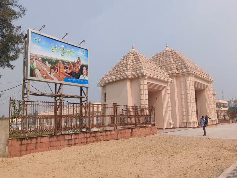 *দিঘা স্টেশনের একেবারে কাছেই ভগিব্রহ্মপুর মৌজায় ২৫ একর জমির ওপর চলছে বিরাট কর্মযজ্ঞ। তবুও পুরীর জগন্নাথ মন্দিরের থেকে কিছুটা আলাদা দিঘার জগন্নাথ মন্দির। সংগৃহীত ছবি। 
