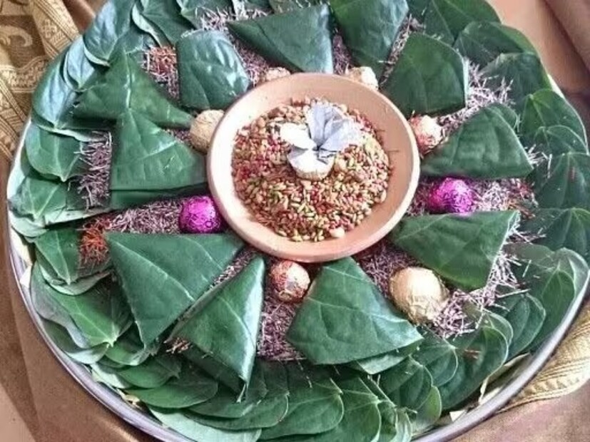 সাধারণ পান উপকারী, তবে তামাক ও চুন মিশিয়ে খেলে শারীরিক ক্ষতি হতে পারে। তামাকের কুপ্রভাবে বাড়ে ওরাল ক্যানসারের আশঙ্কা৷ বেশি পান খেলে দাঁত ও মাড়ির ক্ষতিও হতে পারে৷