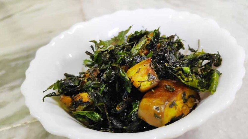 ভাতের সঙ্গে নিমবেগুন ভাজা খাওয়ার মজাই আলাদা৷ অনেকে আলুসিদ্ধর সঙ্গে মেখেও খান এই অনাবিল স্বাদ৷ 