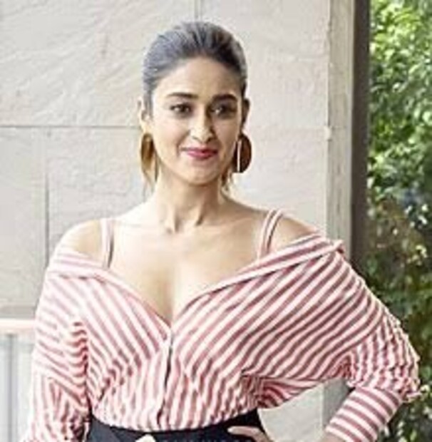 যৌনতা এবং যৌনজীবন নিয়ে বরবারই স্পষ্টবক্তা ইলিয়েনা ডি’ ক্রুজ। এর আগে বলিউড নায়িকা বলেছিলেন যৌনতায় তিনি তৃপ্তি পান। যৌনতা তাঁকে তরুণ রাখে এবং যৌনতা নিয়ে প্রকাশ্যে কথা বলতেও তাঁর দ্বিধা নেই। ফলে সুন্দরী এই বলিউড নায়িকা সাহসিনীও নিজের মতামত প্রকাশ করার দিক থেকে।