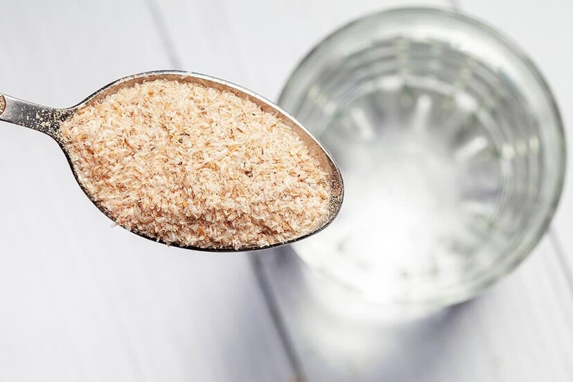 ইসাবগুল সাইলিয়াম ভুসি (psyllium husk) নামেও পরিচিত। এই ফাইবার ভরা খাবার মলের পরিমাণ এবং ল্যাক্সেশন বাড়াতে সাহায্য করে। এটি কোষ্ঠকাঠিন্যের জন্য সর্বাধিক ব্যবহৃত ঘরোয়া প্রতিকারগুলির মধ্যে একটি।