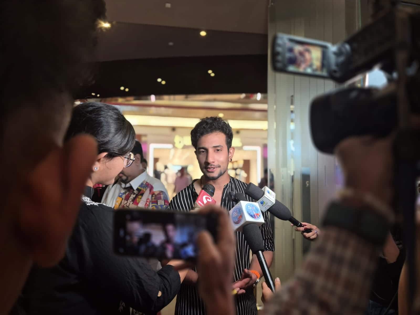 প্রিমিয়ারে, নায়ক ঋষভ বসুর এন্ট্রি!