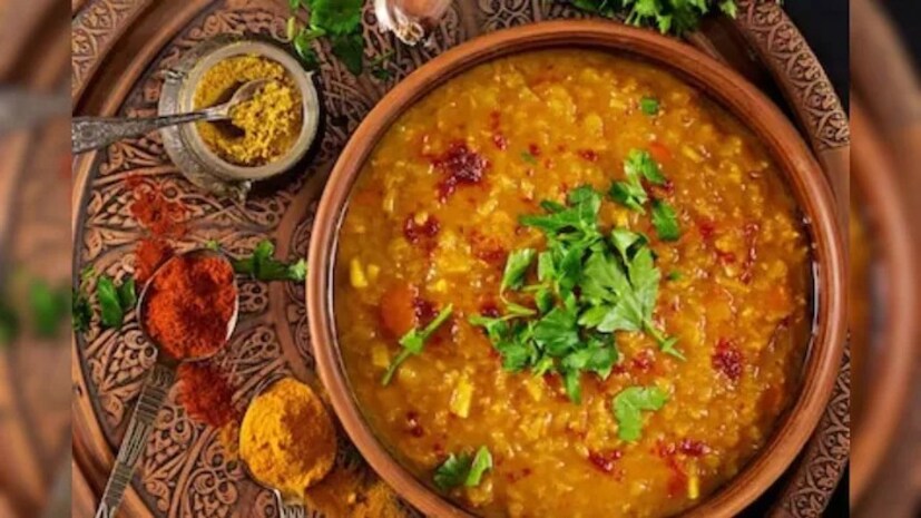 বাঙালিদের প্রিয় ছোলার ডালেও পিউরিন বেশি। তাই এই ডালও এড়িয়ে যেতে হবে।