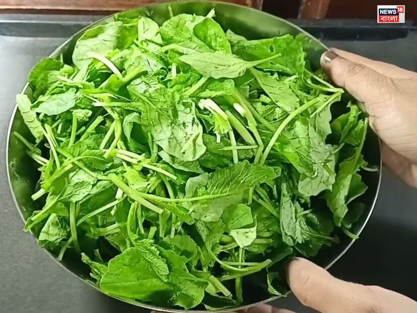 জয়েন্টের ব্যথা বাড়তে পারে-যারা জয়েন্টের ব্যথায় ভুগছেন তাঁদের সবুজ শাকসবজি খাওয়া এড়িয়ে চলা উচিত। আসলে, এই সবজির পাতায় অক্সালেট পাওয়া যায়, যা জয়েন্টের ব্যথার সমস্যা আরও বাড়িয়ে দেয়। যাদের অ্যালার্জির সমস্যা আছে তাঁদেরও সবুজ শাকসবজি বা সবুজ শাক খাওয়া এড়িয়ে চলা উচিত। 
