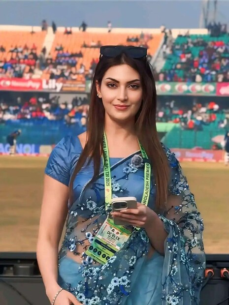 আসলে নিয়ম ভাঙার অভিযোগ উঠেছে ইয়েশার বিরুদ্ধে। এর জন্য তাঁকে একটি নোটিসও পাঠানো হয়েছে। তারপরেই না কি বড় পদক্ষেপ গ্রহণ করেছেন সুন্দরী এই কন্যা। 