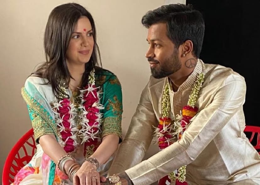বিয়ের আগেই বাবা হয়েছিলেন হার্দিক পান্ডিয়া। নাতাশা স্ট্যানকোভিচের সঙ্গে সব কিছু ঠিকঠাকই চলছিল। তবে আচমকা শোনা যায়, তাঁদের বিবাহবিচ্ছেদ হচ্ছে। শেষমেশ হলও তাই। 