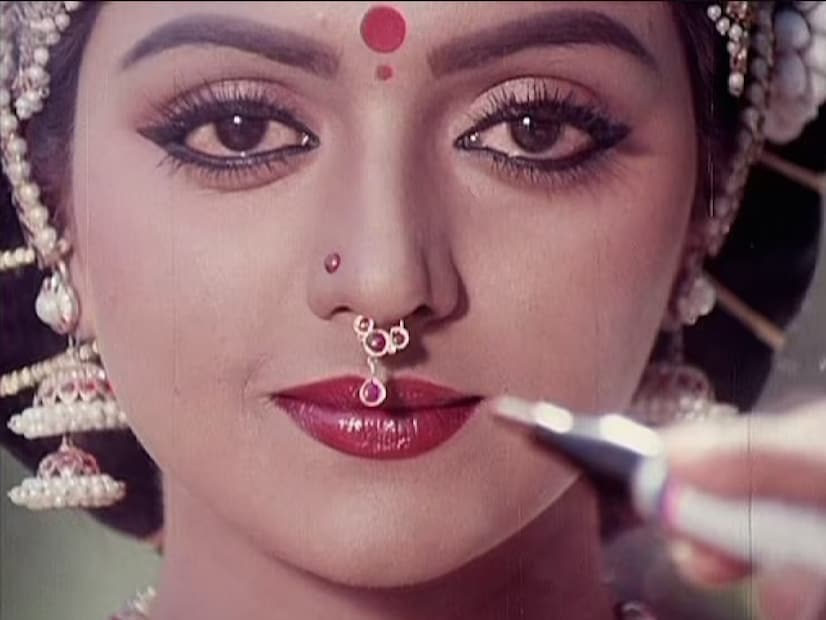 তিনি নিজেই একবার বলেছিলেন, &quot;ছোটবেলা থেকেই নাচের প্রতি গভীর আগ্রহ ছিল, যা পরে আমার সিনেমার ক্যারিয়ারের সবচেয়ে বড় সম্পদ হয়ে ওঠে।&quot;