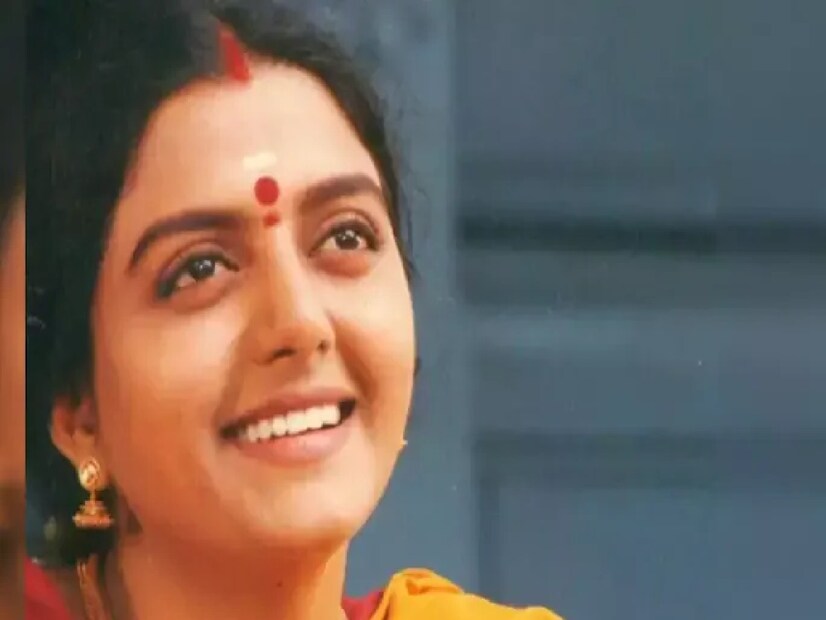 সিনেমা থেকে দূরে, স্মৃতি হারানোর লড়াই---৫৪ বছর বয়সী ভানুপ্রিয়া এখন সিনেমা থেকে অবসর নিয়ে তাঁর মা এবং ভাইয়ের সঙ্গে বসবাস করছেন। সম্প্রতি এক সাক্ষাৎকারে তিনি নিজের স্বাস্থ্যের কথা জানিয়ে বলেন, চার বছর ধরে স্মৃতিভ্রংশের সমস্যায় ভুগছেন। বিশেষ করে স্বামীর মৃত্যুর পর থেকে এই সমস্যা আরও বেড়েছে। 