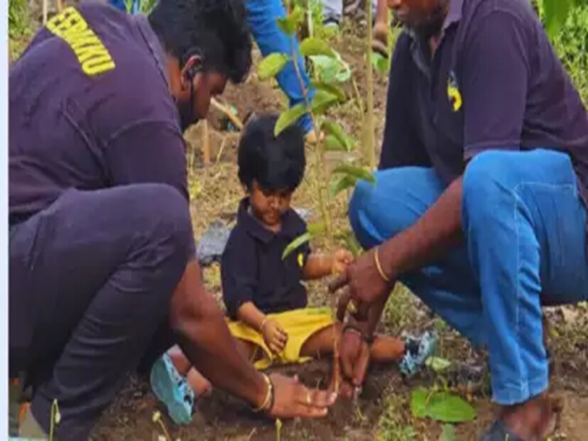 এই উদ্যোগের জন্য আদাভি এশিয়া বুক অব রেকর্ডস থেকে &quot;বিশ্বের প্রথম কার্বন-নিরপেক্ষ শিশু&quot; হিসেবে স্বীকৃতি পেয়েছে।