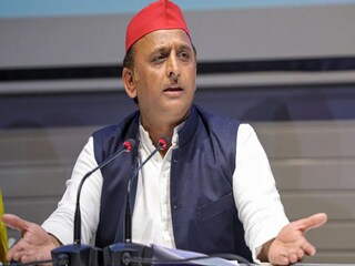 পদপিষ্টের ঘটনায় তীব্র আক্রমণে অখিলেশ