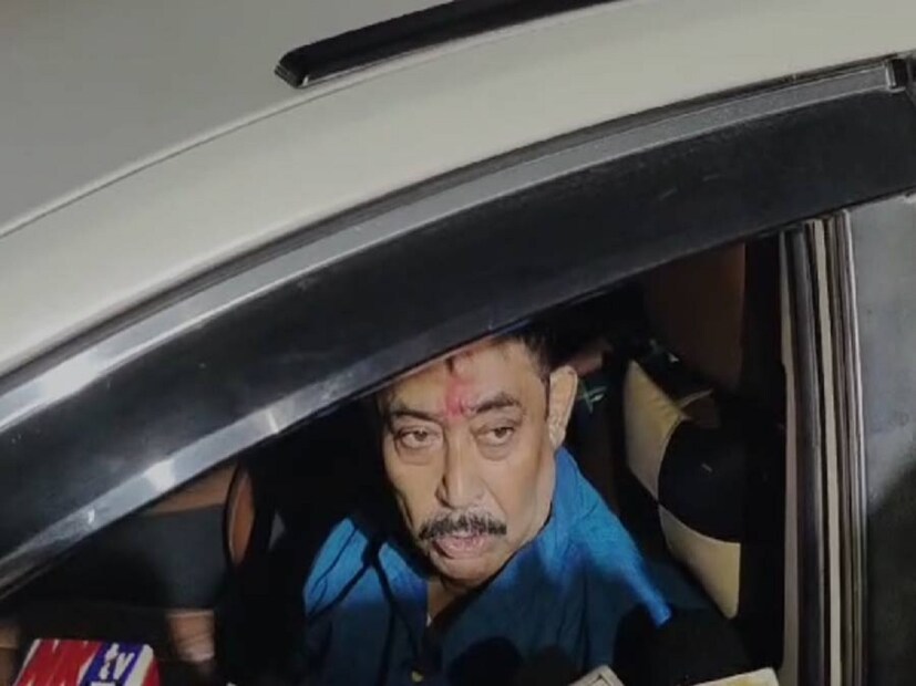 দু'দুবার পুলিশের তলব পেয়েও হাজিরা দেননি অনুব্রত মণ্ডল। পুলিশকে জানানো হয়েছে তিনি অসুস্থ।