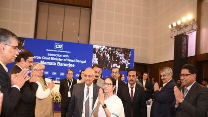 বিশ্ববঙ্গ বাণিজ্য সম্মলনে মমতার প্রশংসায় পঞ্চমুখ শিল্পপতিরা। ছবি- নিজস্ব বিশ্ববঙ্গ বাণিজ্য সম্মলনে মমতার প্রশংসায় পঞ্চমুখ শিল্পপতিরা। ছবি- নিজস্ব