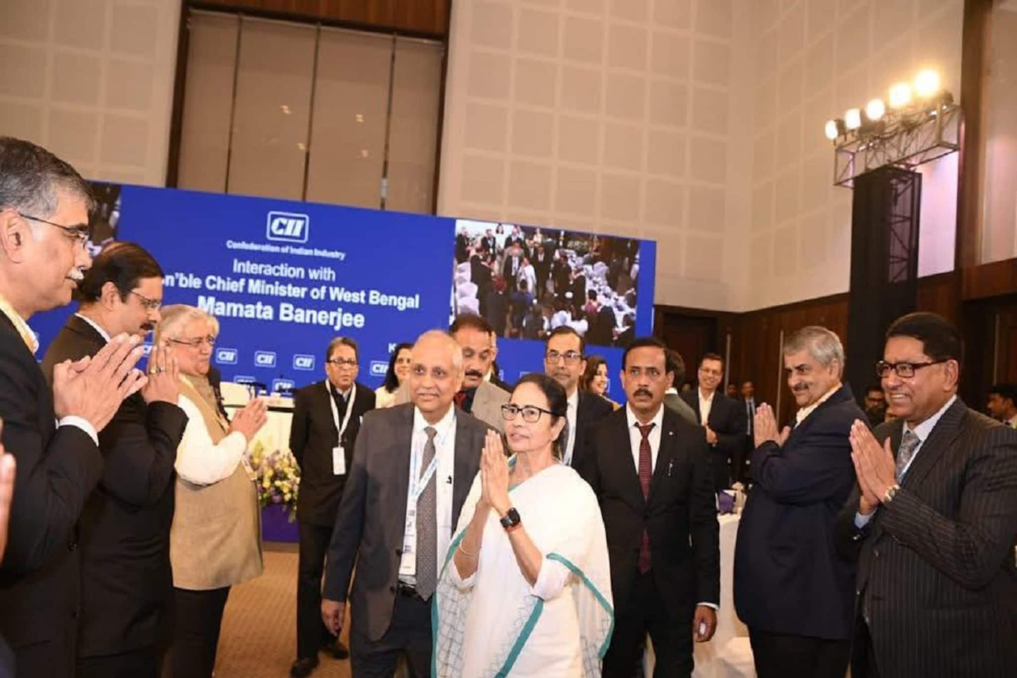 বিশ্ববঙ্গ বাণিজ্য সম্মেলনে মমতার প্রশংসায় পঞ্চমুখ জিন্দল-সঞ্জীব পুরী!