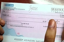 ব্যাঙ্কে টাকা তুলতে এলেন মহিলা, 'চেক' এগিয়ে ধরতেই...! এটা কী লেখা? ঘাম ছুটল ক্যাশিয়ারের