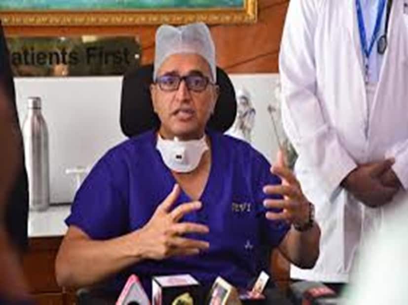 এমন বহু শিশুর হার্ট অপারেশন করেছেন যারা দরিদ্র পরিবার থেকে আসা। এদের সবাইকে বিনামূল্যে চিকিৎসা পরিষেবা দিয়েছেন শেঠি। এখনও দেবী শেঠি ও তাঁর নারায়ণা হৃদয়ালয় একদিকে দরিদ্র রোগীদের বিনামূল্যে ওপেন হার্ট সার্জারির মতো ব্যয়বহুল চিকিৎসার ব্যবস্থা করা হয়। অন্যদিকে, এই হাসপাতালে এসে যে কোনও বয়সের হদরোগী যেন অর্থাভাবে চিকিৎসা পরিষেবা থেকে বঞ্চিত না হয় লক্ষ্য রাখা হয় সেদিকেও।