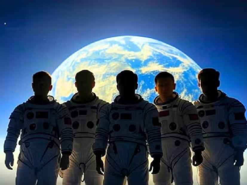 NASA-এর মতে, 2024 YR4 একটি অত্যন্ত উপবৃত্তাকার, চার বছরের কক্ষপথ অনুসরণ করে, মঙ্গল গ্রহকে অতিক্রম করার আগে এবং বৃহস্পতির দিকে যাওয়ার আগে ভিতরের গ্রহগুলির মধ্য দিয়ে দুলছে৷ যদি এটি প্রভাব ফেলে, সম্ভাব্য প্রভাবের স্থানগুলি হতে পারে পূর্ব প্রশান্ত মহাসাগর, উত্তর দক্ষিণ আমেরিকা, আটলান্টিক মহাসাগর, আফ্রিকা, আরব সাগর এবং দক্ষিণ এশিয়া।