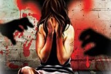 ভয়ানক! 'পোশাক খুলিয়ে মা তার বন্ধুকে দিয়ে আমায়...' ১৫ বছরের মেয়েটি যা বলল, হতবাক পুলিশ!