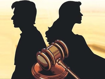 ৩১০০ কোটি টাকার সম্পত্তি, এক ডিভোর্সেই ‘ফাঁকা অ্যাকাউন্ট’! খোরপোশ দিতে হয় কয়েক'শ কোটি? ৩১০০ কোটি টাকার সম্পত্তি, এক ডিভোর্সেই ‘ফাঁকা অ্যাকাউন্ট’! খোরপোশ দিতে হয় কয়েক'শ কোটি?