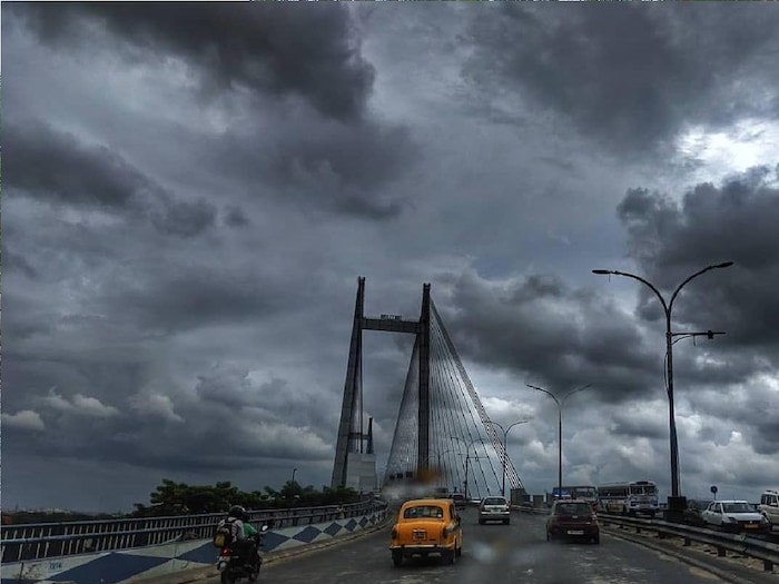 IMD Weather Update: রাত পোহালেই ফের দুর্যোগ! শনি-রবি বৃষ্টি রাজ্যের বহু জেলায়, সঙ্গে প্রবল বেগে ঝড়! কোন কোন জেলায় বিপদ?