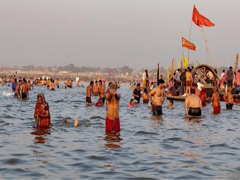 শুধু তাই নয়, মহিলা পুণ্যার্থীদের ভিডিও দেদার ভাইরালও হচ্ছে সমাজমাধ্যমে। অভিযোগ পেয়েই তদন্ত শুরু করেছে পুলিশ। দুটি একাউন্ট চিহ্নিত করা হয়েছে। 