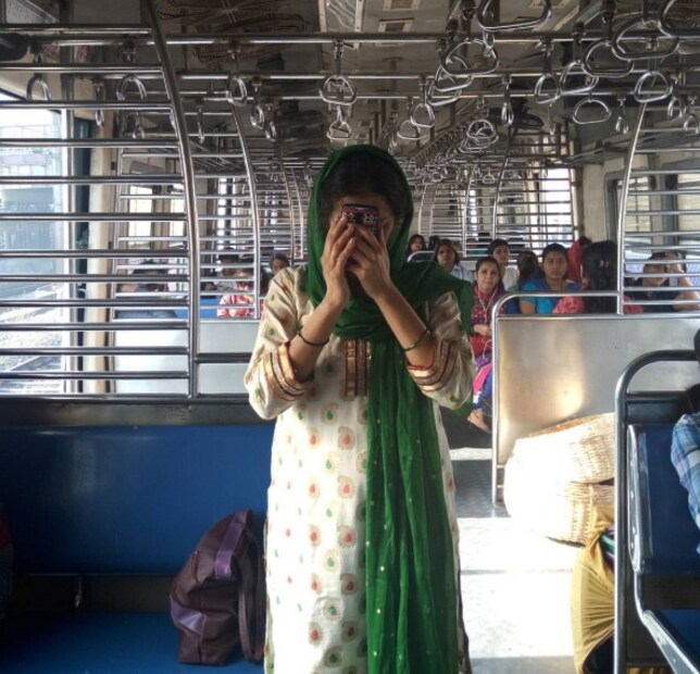 রেল যাত্রীদের বিভিন্ন সমস্যার সম্মুখীন এ রেল পুলিশের সহযোগিতা পেতে ফোন করলেই মিলবে সহযোগিতা। হেল্পলাইন ১৩৯ -এর মাধ্যমে বা অন-ডিউটি RPF কর্মীদের কাছে রেলওয়ে কর্তৃপক্ষের কাছে সমস্যার কথা জানালেই মিলবে সহযোগিতা।