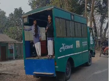 মাধ্যমিক পরীক্ষার্থীদের হলে নিয়ে যেতে বিশেষ ব্যবস্থা