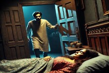 মহাকুম্ভ থেকে ফিরে স্ত্রীর ঘরে গেলেন স্বামী, দরজা 'হাট' করে খোলা! কিন্তু এ কী...!