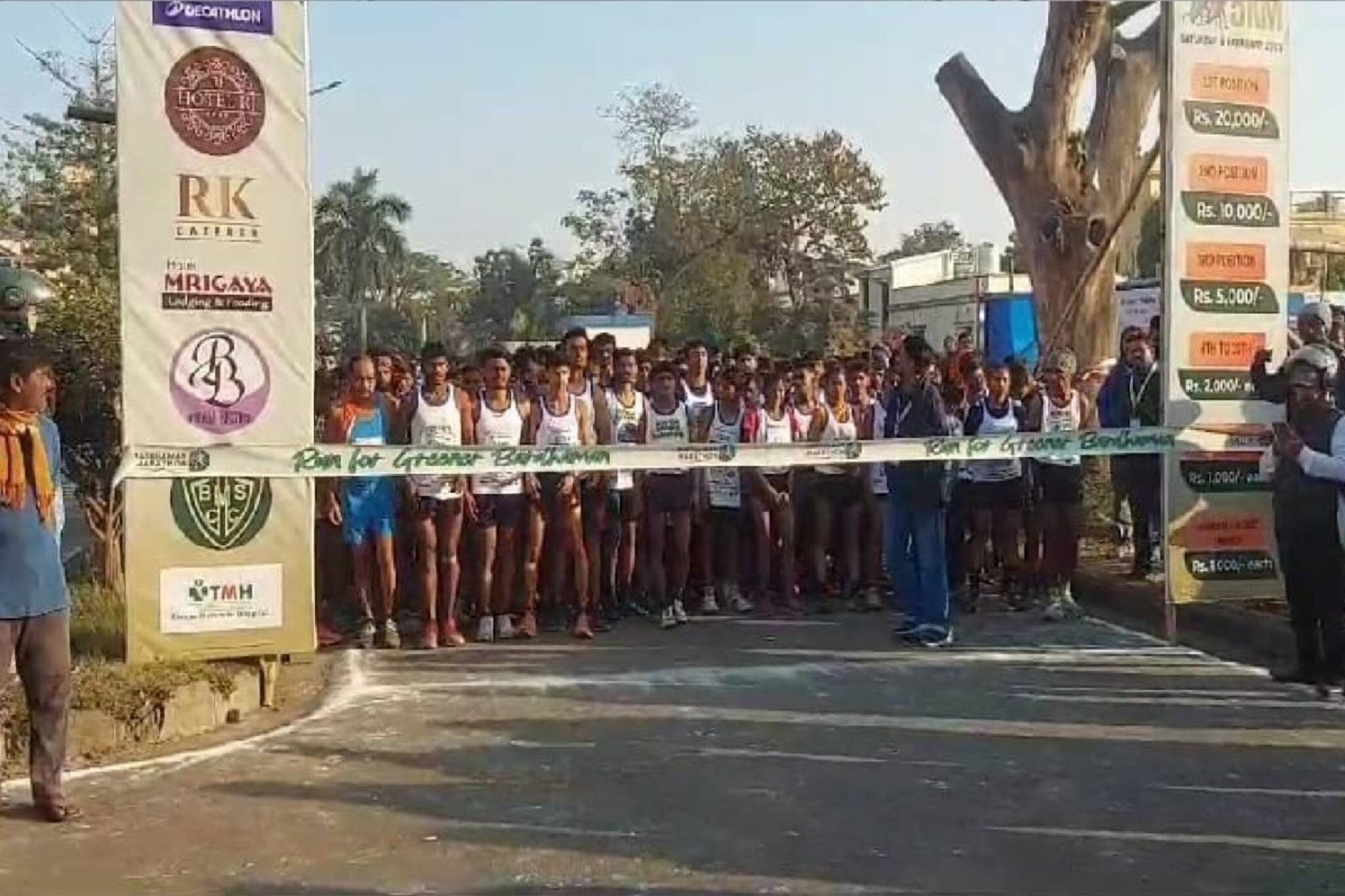 যোগ দিলেন শিশু থেকে প্রৌঢ়,বর্ধমানে এই প্রথম অনুষ্ঠিত হল ম্যারাথন 