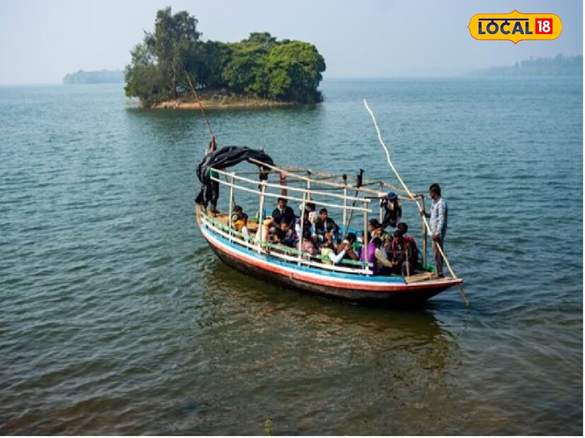 কংসাবতী জলাধারের নীল জলরাশি, গোটা জলাধার বিস্তৃত ছোট বড় টিলা। হরিণের দ্বীপ এবং পাহাড়ের উপরে শিবের মন্দির। সঙ্গে নৌকো বিহারের সুবিধা। সবকিছুই অপেক্ষা করছে পর্যটকদের জন্য।