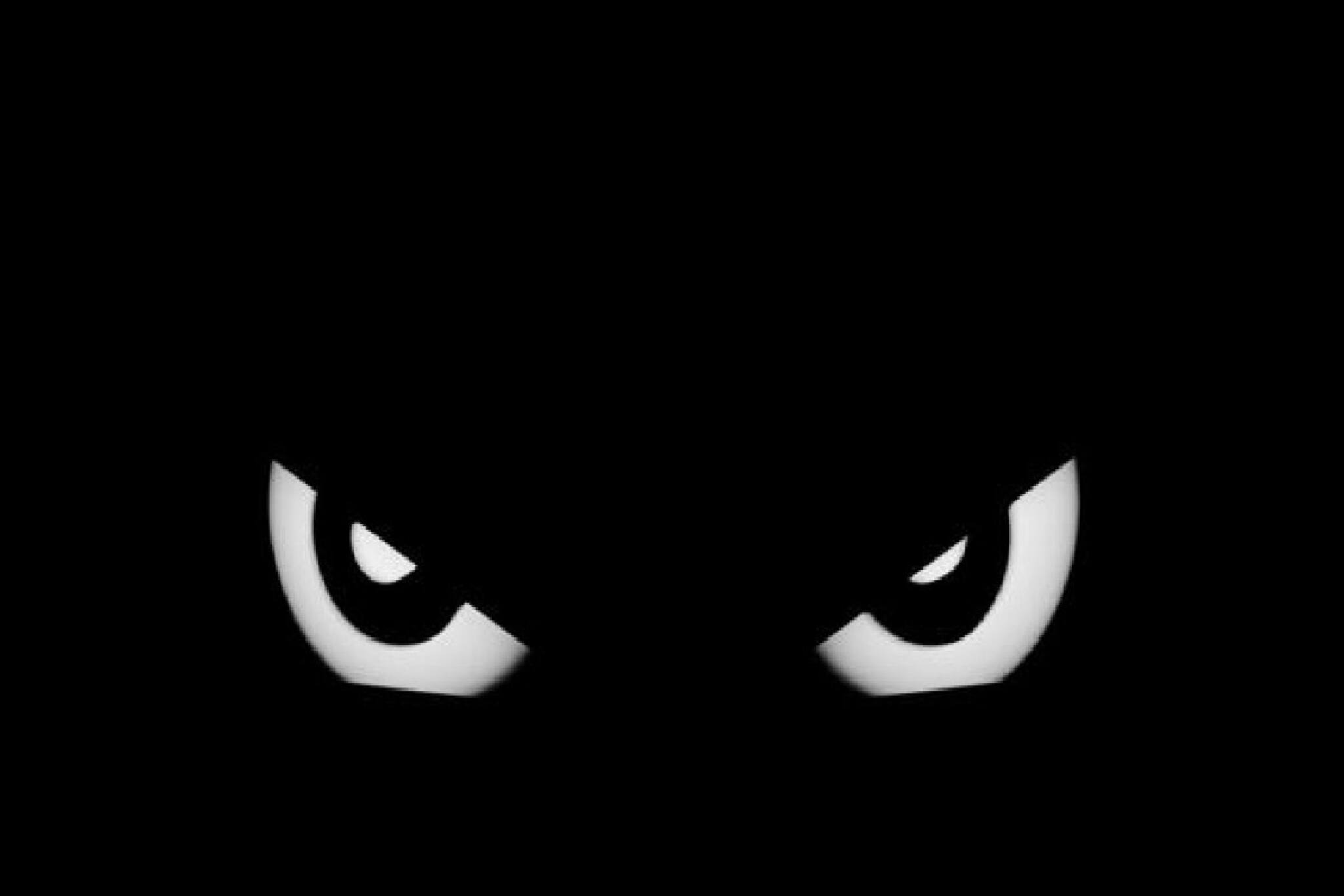 ঘরের কোনে জ্বলজ্বল করছে চোখদুটো! ওটা কী...? দেখে দু'পা পিছিয়ে গেলেন সবাই!