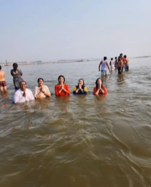 প্রতি ছয় বছর অন্তর হরিদ্বার ও প্রয়াগরাজে অনুষ্ঠিত হয় অর্ধকুম্ভ। শেষ মহাকুম্ভ হয় ২০১৩ সালে। ২০২৫ সালে মহাকুম্ভ মেলা হচ্ছে প্রয়াগরাজে। ১৩ জানুয়ারি থেকে শুরু হয়ে ২৬ ফেব্রুয়ারি পর্যন্ত চলবে এই মেলা।