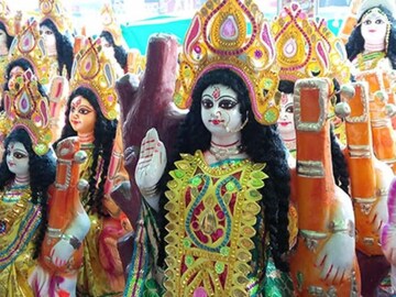 সরস্বতী পুজোর শেষবেলায় কুয়াশা কাটিয়ে উঠল রোদ, চলে যাওয়ার আগে ঘুরে দাঁড়াবে শীত?