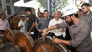 * আধুনিক হচ্ছে শিয়ালদহ রেল শেড। পরিদর্শন সারলেন পূর্ব রেলের জেনারেল ম্যানেজার 