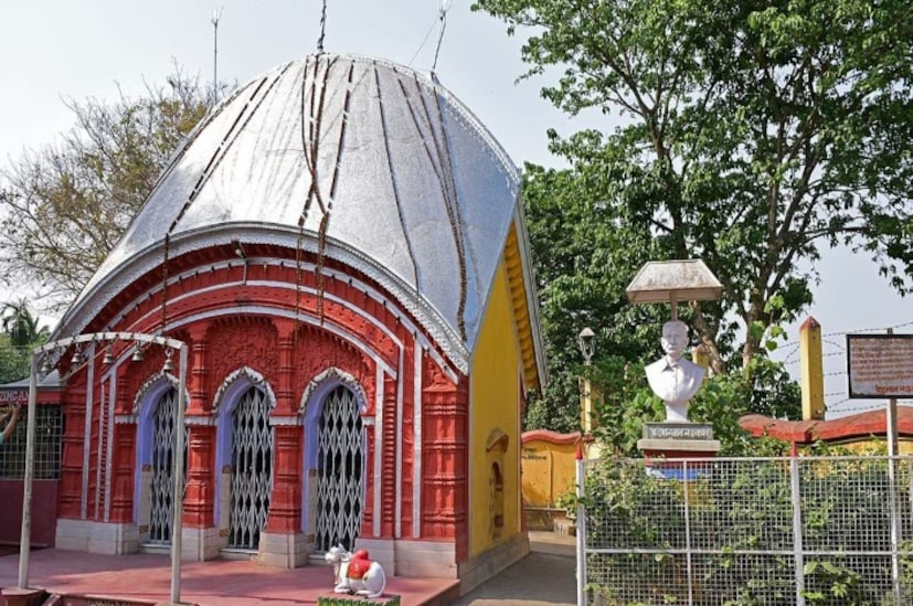 জানা যায়, বিগত ৩৫০বছর আগে, বাঘডাঙ্গার রাজা কালি শঙ্কর মহারাজ একটি বিশাল পাঁচ মুখ বিশিষ্ট শিবলিঙ্গ প্রতিষ্ঠা করে, স্থানীয় মানুষদের দাবি নেপালের পর ভারতবর্ষে এই ধরণের শিবলিঙ্গ একমাত্র মুর্শিদাবাদের কান্দি বাগডাঙ্গা পঞ্চমুখী শিব মন্দিরেই আছে।