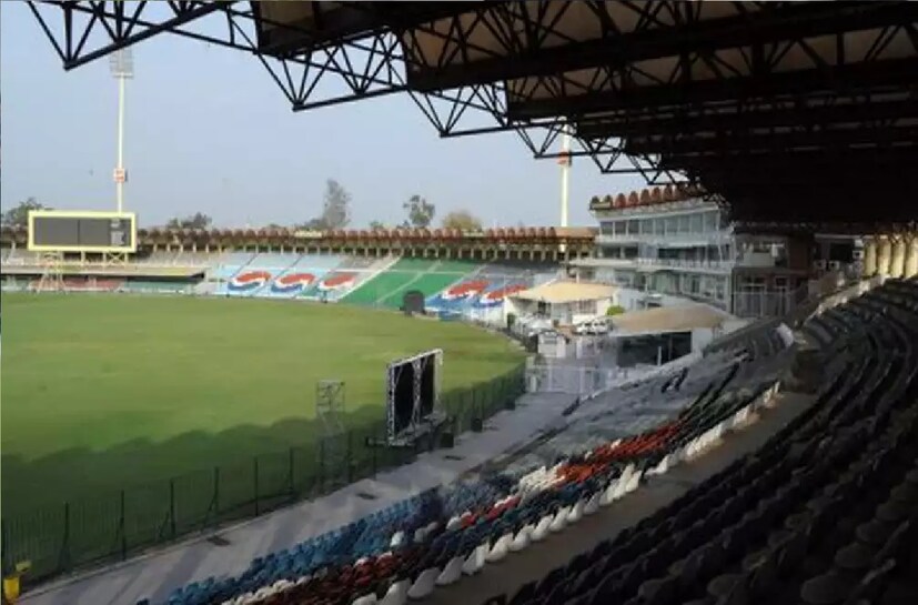 শ্রীলঙ্কার ক্রিকেটার থিলন সমরবীরা, চামিন্ডা ভাস, মাহেলা জয়বর্ধনে, কুমার সঙ্গাকারা, থরঙ্গা পরনভিতানা, অজন্তা মেন্ডিস ও সারুঙ্গা লাকমল আহত হন। আঘাত গুরুতর হওয়ায় সমরবীরা ও পরনভিতানাকে হাসপাতালে ভর্তি করতে হয়েছিল। শ্রীলঙ্কা দলের সহকারী কোচ পল ফারব্রেস ও রিজার্ভ আম্পায়ার আহসান রাজা গুরুতর আহত হন। ১০ বছর পাকিস্তান সফর বন্ধ রাখার পর ২০১৯-এ ফের যায় শ্রীলঙ্কা।