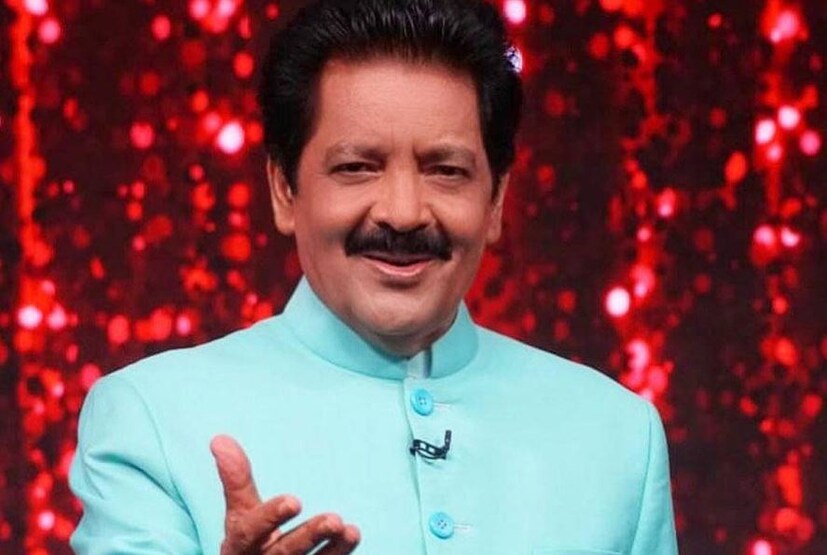 তাহলে বুঝতেই পারছেন, কার কথা বলছি৷ তিনি হলেন উদিত নারায়ণ৷ অত্যন্ত প্রিয় গায়ক৷ দেখে আপাদমস্ত ভাল মানুষ মনে হয়৷ কিন্তু তিনি যে এমন করবেন, কে জানত৷ ১৯৫৫ সালের ১ ডিসেম্বর বিহারের বাইসিতে জন্মানো উদিত নারায়ণ নেপালে বেড়ে ওঠেন। ছোটবেলায় উদিতের গানের প্রতি আগ্রহ শুরু হয়। তিনি রেডিও নেপালে একজন গায়ক হিসেবে কাজ করতেন,যেখানে তার সুরেলা কণ্ঠ তাকে মুম্বইতে বৃত্তি প্রদান করে। 