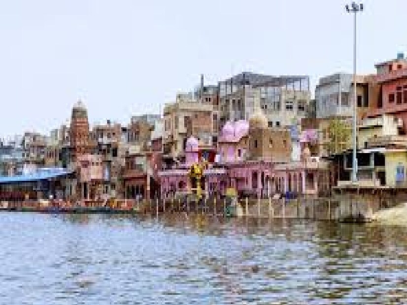 বারসানা থেকে সম্প্রতি যে ঘটনা প্রকাশ্যে এসেছে, তা গোটা দেশকে লজ্জায় ফেলবে। দিল্লি থেকে এসেছিলেন সেই যুবক, যিনি সন্ন্যাস গ্রহণের জন্য বারসানার এক আশ্রমে ছিলেন।