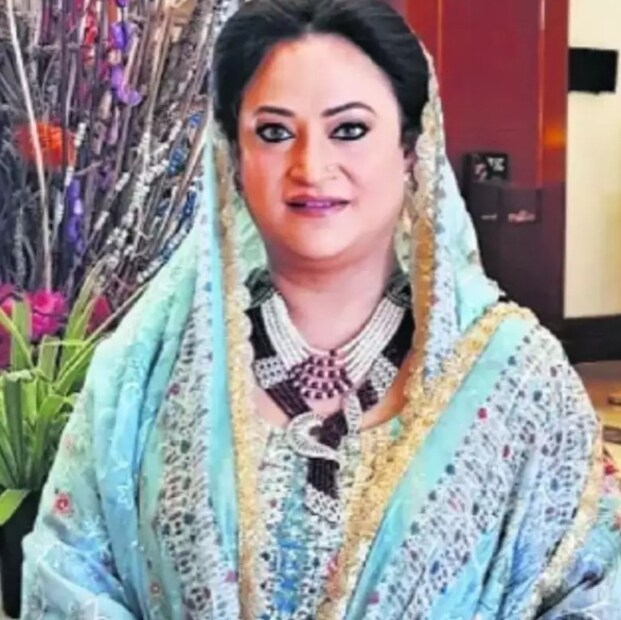 রিঙ্কু ধাওয়ানরিঙ্কু ধাওয়ানের বিরুদ্ধে বিবাহ বহির্ভূত সম্পর্কের অভিযোগ উঠেছে। কিরণ কর্মকারের সঙ্গে বিয়ের পর, রিঙ্কু ধাওয়ান অন্য কারও প্রেমে পড়েছিলেন। অভিনেত্রীর একটি ইমেল প্রকাশের পর তাদের প্রেমের বিষয়টি ফাঁস হয়ে যায়, যার পর দু’জন আলাদা হয়ে যান।