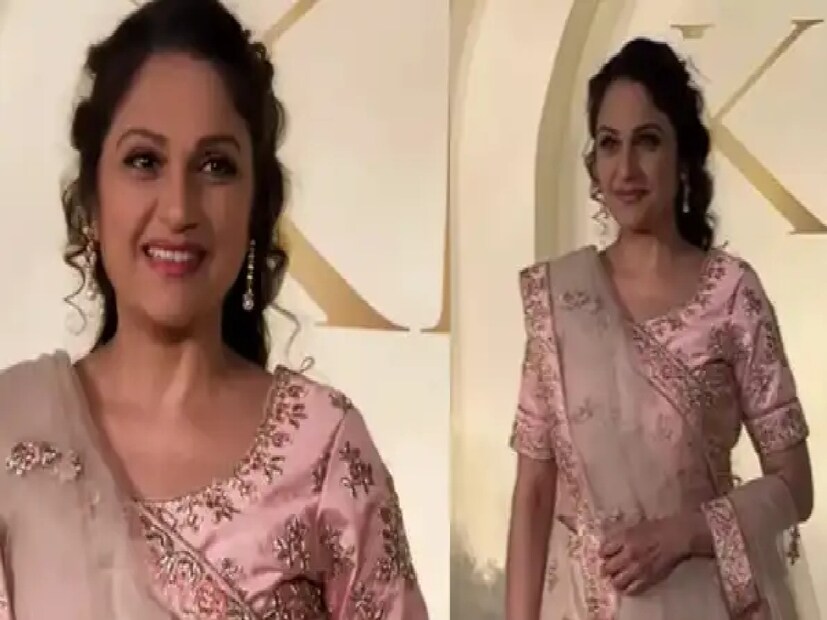গ্রেসি যে লেহেঙ্গাটি পরেছিলেন, সেটির ব্লাউজটি ছিল বেবি পিঙ্ক রঙের। U নেক লাইন, হাফ লেন্থ হাতা এবং জটিল সুতোর কারুকার্য ছিল ব্লাউজটিতে। অভিনেত্রী যে স্কার্টটি পরেছিলেন, সেটিও ছিল গোলাপি রঙের। প্রশস্ত বর্ডার এবং ফুলের কারুকার্য ছিল স্কার্টটির মধ্যে। অভিনেত্রীর হাতে জড়ানো একটি অর্গানজা রঙের দোপাট্টা পুরো লুকটিকে সম্পূর্ণ করে।
