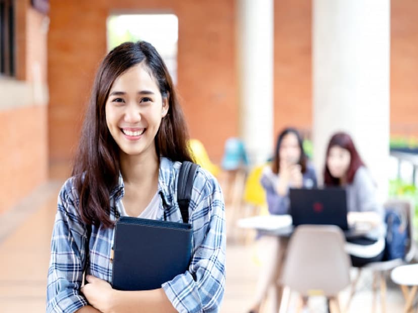 Birla Institute of Technology and Science (BITS Pilani) Birla Institute of Technology and Science বিশ্ববিদ্যালয় রাজস্থানে অবস্থিত। NIRF 2024 অনুযায়ী, ২০ তম স্থানে রয়েছে। আর QS ওয়ার্ল্ড ইউনিভার্সিটি Rank ২০২৫ অনুযায়ী, ৮০১-৮৫০-এর মধ্যে। গোয়া, হায়দরাবাদ ও দুবাইতে বিটসের আরও তিনটি ক্যাম্পাস রয়েছে। এখানে B.Tech, M.Tech, B.Pharm, M.Sc, MBA সহ বিভিন্ন কোর্স পড়ানো হয়। B.Tech কোর্সের মোট ফি ৪.৭৯ লাখ থেকে ২০.১১ লাখ টাকা।