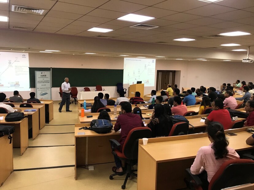SRM Institute of Science and Technology (SRMIST Chennai) SRMIST Chennai, যা আগে SRM University Chennai ছিল, ভারতের অন্যতম সেরা বেসরকারি ইঞ্জিনিয়ারিং কলেজ। NIRF 2024 র&#x200d;্যাঙ্কিং অনুযায়ী, এটি ১৩ তম স্থানে রয়েছে। এখানে ডিপ্লোমা, স্নাতক, স্নাতকোত্তর ও পিএইচডি কোর্স করানো হয়। বি.টেক কোর্সের বার্ষিক ফি ১.৭৫ লাখ থেকে ৩ লাখ টাকা।