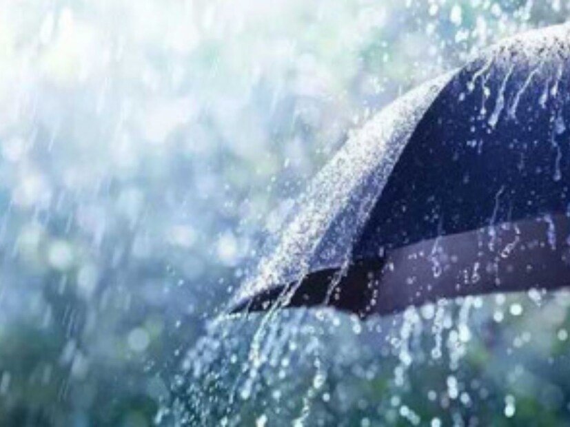 শিলাবৃষ্টি হতে পারে বীরভূম, মুর্শিদাবাদ, নদিয়া, এবং পূর্ব বর্ধমানের বেশ কিছু এলাকায়। একই সঙ্গে রয়েছে ঝোড়ো হাওয়ার পূর্বাভাস। শিলাবৃষ্টি সম্ভাবনা রয়েছে বেশ কিছু জায়গায়।