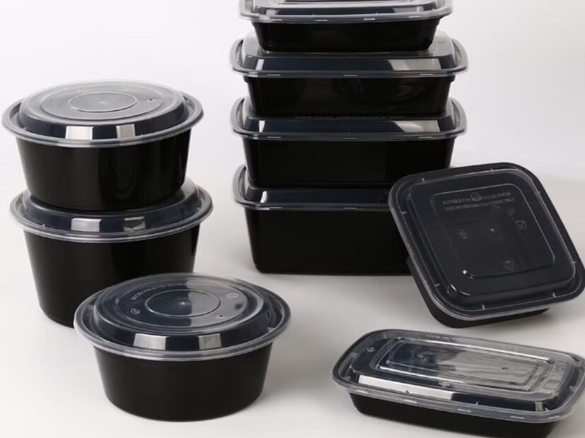 *প্লাস্টিকের খাবারের পাত্রঃ কিছু লোক প্লাস্টিকের বাক্সে বেঁচে যাওয়া খাবার আইটেম সংরক্ষণ করে। আবার কেউ কেউ রান্নাঘরে প্লাস্টিকের পাত্রে ডাল, লবণ, মশলা রাখেন। লাঞ্চ বক্সের জন্যও প্লাস্টিকের সামগ্রী ব্যবহার করা হয়। তবে প্লাস্টিকে বিসফেনল, থ্যালেটস ও ডাইঅক্সিন থাকে। এগুলো খাবারে ঢুকে ক্যানসার সৃষ্টি করে। এজন্য কাচ, সিরামিক ও স্টেইনলেস স্টিলের পাত্রে খাবার সংরক্ষণ করতে হবে।