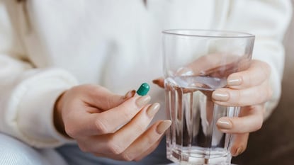 শরীর একটু এদিক থেকে ওদিক হলেই মুঠো মুঠো প্যারাসিটামল ও পেইনকিলার খাচ্ছেন! সাবধান, অজান্তেই শরীরের ভয়ঙ্কর ক্ষতি করছেন... শরীর একটু এদিক থেকে ওদিক হলেই মুঠো মুঠো প্যারাসিটামল ও পেইনকিলার খাচ্ছেন! সাবধান, অজান্তেই শরীরের ভয়ঙ্কর ক্ষতি করছেন...