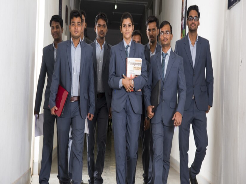 বিষয়ভিত্তিক কিউএস র‍্যাঙ্কিংয়ের প্রথম ৫০-এ জায়গা করে নিল দেশের ৯টি শিক্ষা প্রতিষ্ঠান। আইআইটি দিল্লি থেকে শুরু করে জেএনইউয়ের নাম রয়েছে সেই তালিকায়।
