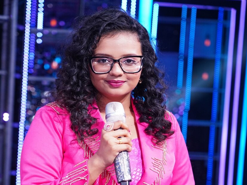 সুপারসিঙ্গারে থাকাকালীনই কলেজের ফাইনাল ইয়ারের পরীক্ষা দিয়েছিলেন মানসী। একসঙ্গে করেছিলেন গান আর পড়াশোনা। তবে সেই সময়, করোনাকাল হওয়ায়, পরীক্ষা দিতে হয়েছিল অনলাইনে। এমনকী, সেই রিয়ালিটি শো-র ফাইনালের পর, ইংরেজি নিয়ে মাস্টার্স করার ইচ্ছেও প্রকাশ করেছিলেন মানসী।