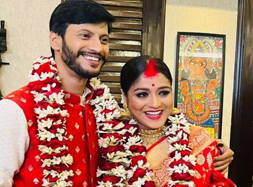 ২০২২ সালে ২৬ জানুয়ারি বিয়ে করেন অনিন্দিতা রায়চৌধুরি আর সুদীপ সরকার। তিন বছর পর টলিউড দম্পতির কোলে এল তাঁদের প্রথম সন্তান, ফুটফুটে এক কন্যা সন্তান। 