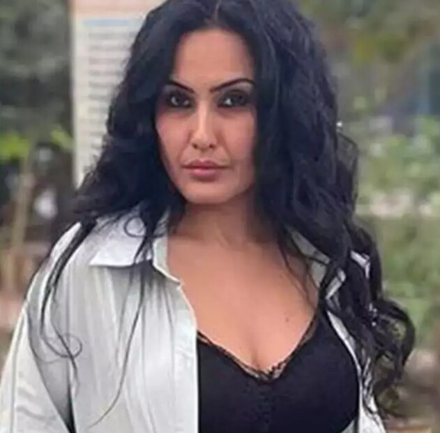 কাম্যা পঞ্জাবিকাম্যা পাঞ্জাবির বিরুদ্ধে তার প্রাক্তন স্বামী বান্টি নেগি বিবাহ বহির্ভূত সম্পর্কের অভিযোগ এনেছিলেন। বান্টি নেগি অভিযোগ করেছেন যে বিবাহিত হওয়ার পরেও কাম্যা পঞ্জাবির নিমাই বালির সঙ্গে প্রেম করতেন৷ 